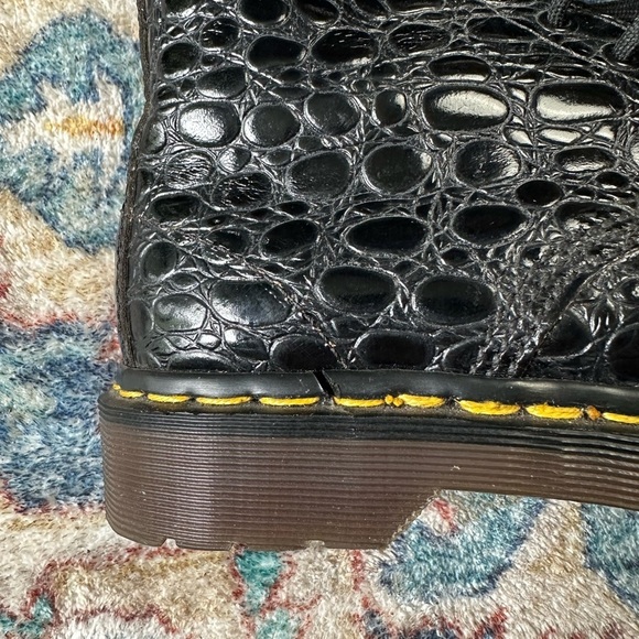 Vintage Dr. Martens England Embossed Leather Black Boots Size 5 - Picture 11 of 13